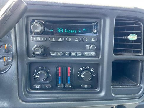 Used 2004 Chevrolet Avalanche Z71 w/ Preferred Equipment Group AWD/4WD image 36