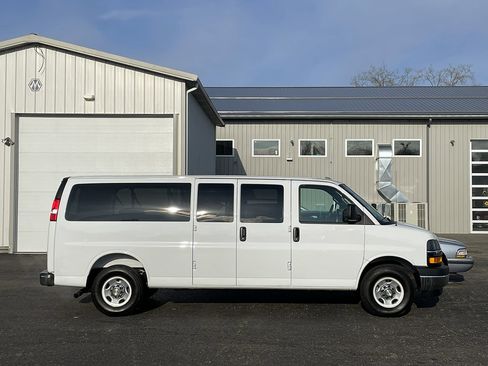 Used 2025 Chevrolet Express 3500 LT w/ LT Preferred Equipment Group RWD image 10