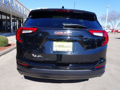Used 2024 GMC Terrain SLE w/ Driver Convenience Package image 5