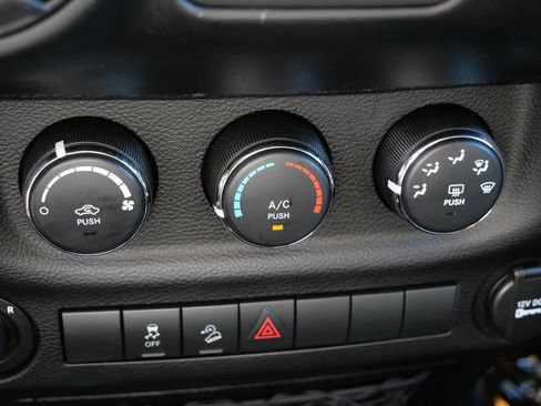 Used 2013 Jeep Wrangler Unlimited Sport AWD/4WD image 21