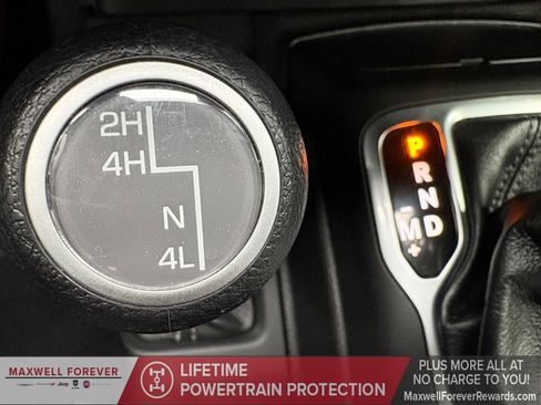 Used 2024 Jeep Gladiator Sport image 10