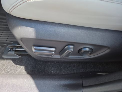 Used 2023 Toyota RAV4 Limited AWD/4WD image 31