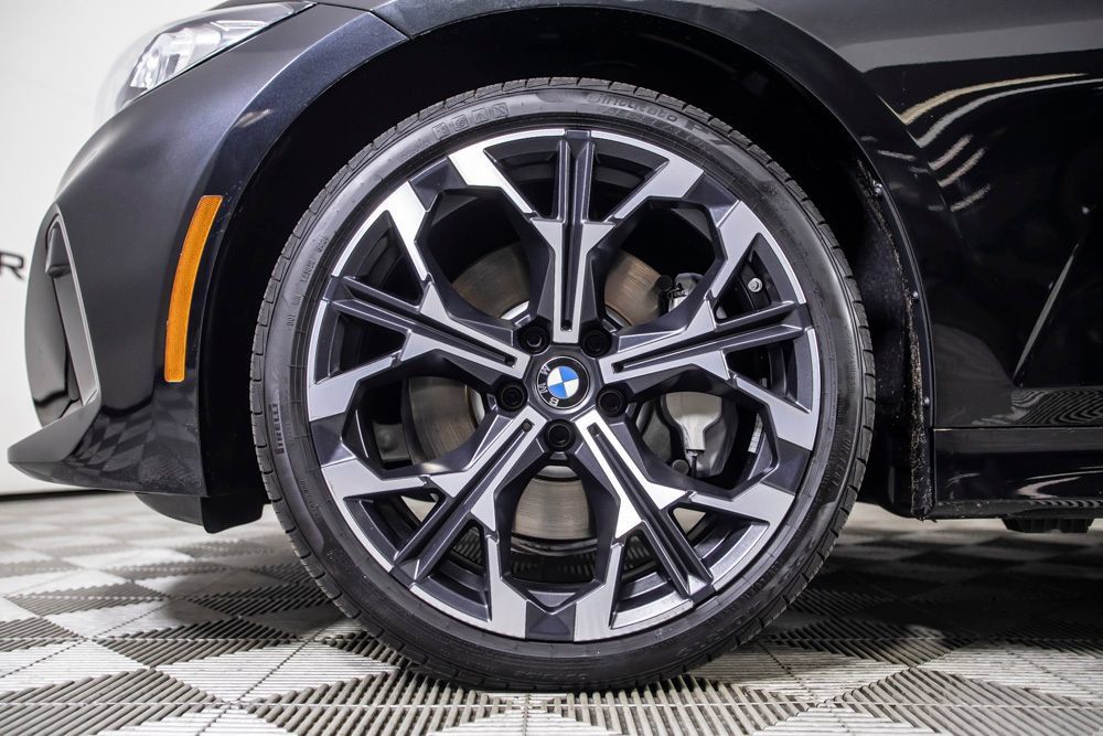 Used 2025 BMW 330i Sedan w/ Convenience Package RWD image 39