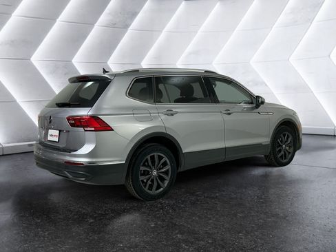 Used 2023 Volkswagen Tiguan SE FWD image 4