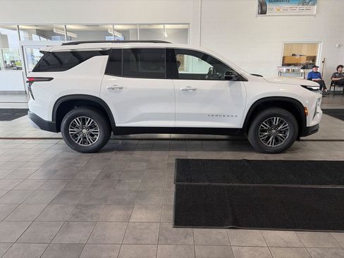 New 2026 Chevrolet Traverse LT w/ Driver Confidence Package AWD/4WD image 2