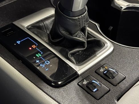 Used 2018 Toyota Highlander XLE image 28