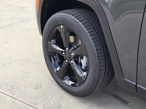 New 2026 Jeep Grand Cherokee Limited RWD image 5