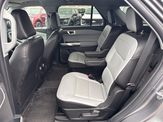 Used 2021 Ford Explorer XLT w/ Equipment Group 202A AWD/4WD image 25
