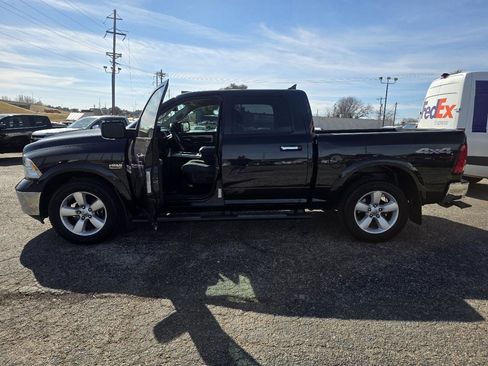 Used 2018 RAM 1500 SLT image 9
