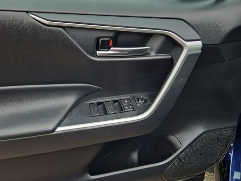 Used 2020 Toyota RAV4 XLE w/ All Weather Liner Package AWD/4WD image 18