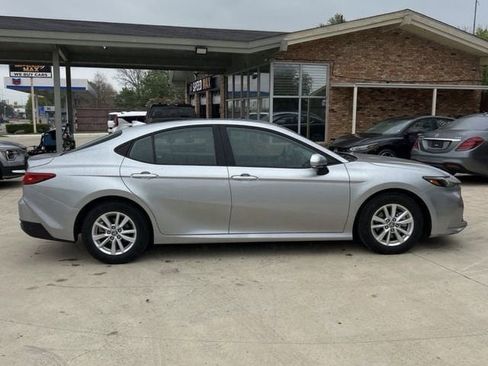 Used 2025 Toyota Camry LE image 8