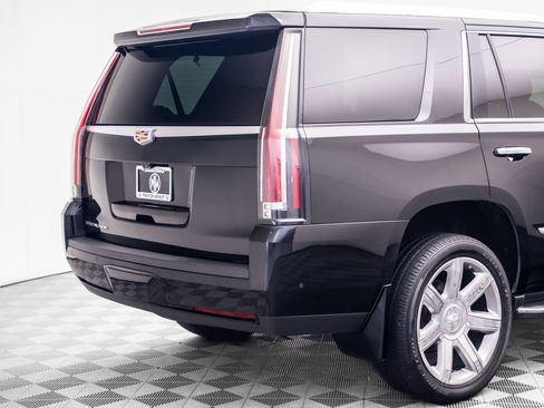 Used 2019 Cadillac Escalade Luxury AWD/4WD image 34