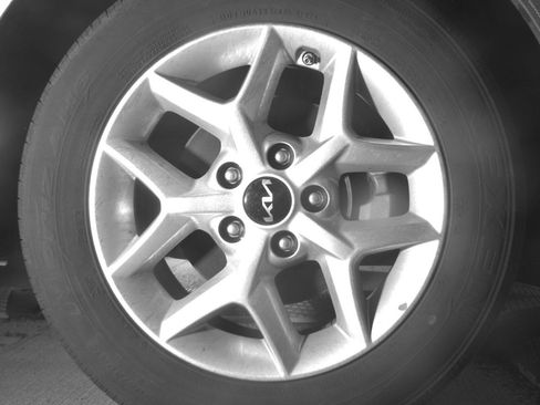 Used 2025 Kia Soul LX w/ LX Technology Package image 10