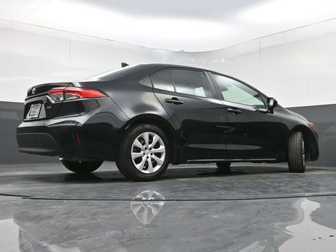 Used 2024 Toyota Corolla LE image 32