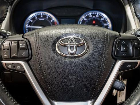 Used 2015 Toyota Highlander Plus AWD/4WD image 10
