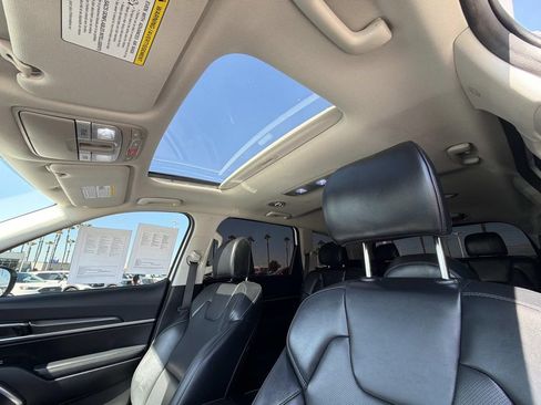 Used 2025 Kia Telluride S FWD image 25