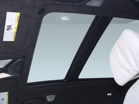 New 2026 BMW X7 M60i image 16