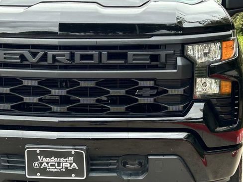 Used 2024 Chevrolet Silverado 1500 Custom Trail Boss w/ Turbomax Blackout Package image 9