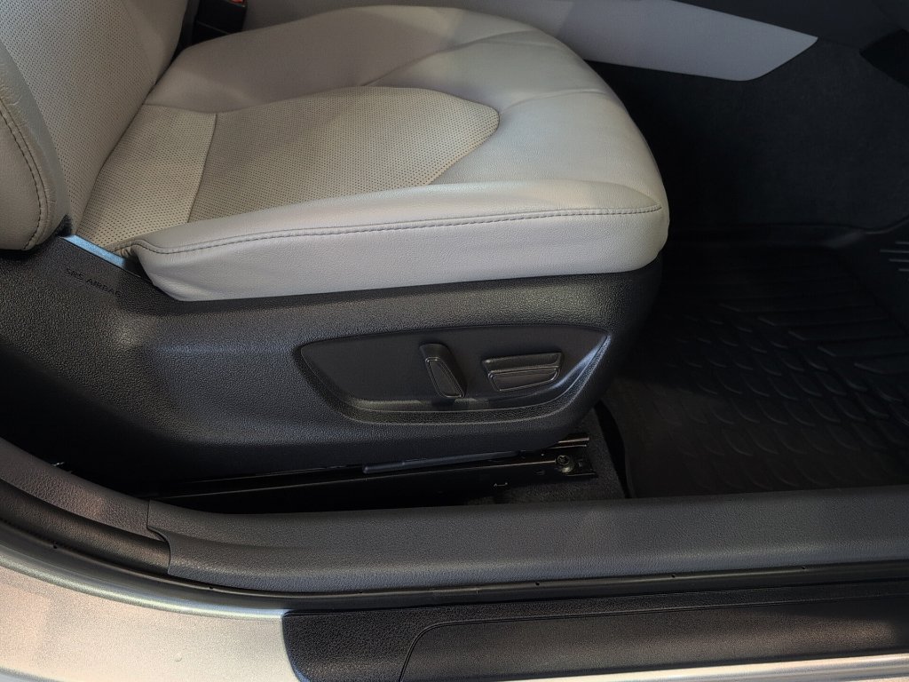 Used 2023 Toyota Camry XLE FWD image 45
