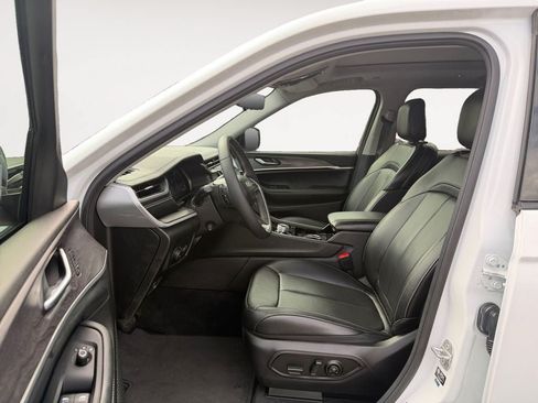 Used 2023 Jeep Grand Cherokee L Limited w/ Luxury Tech Group II AWD/4WD image 6