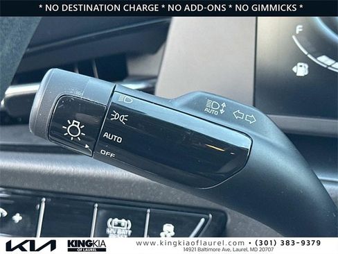 Used 2025 Kia Niro LX image 11