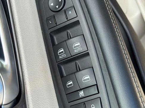Used 2023 Chrysler Pacifica Touring-L FWD image 16