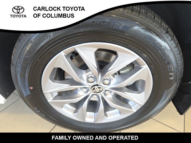 Used 2026 Toyota Sienna XLE FWD image 11