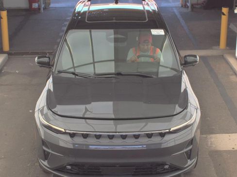 Used 2024 Jeep Wagoneer Launch Edition AWD/4WD image 3