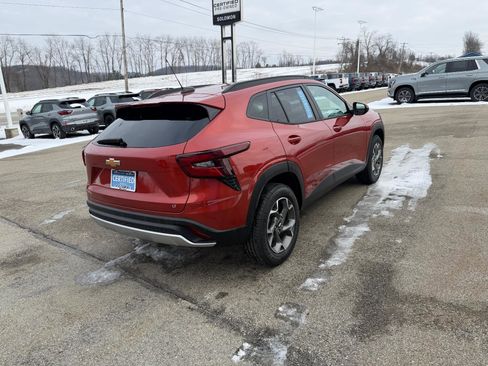 Certified 2024 Chevrolet Trax LT w/ Driver Confidence Package image 5