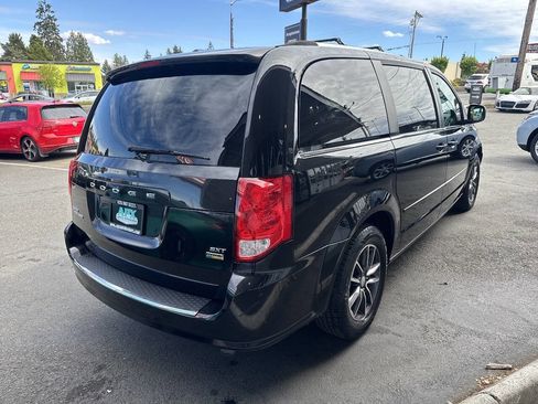 Used 2017 Dodge Grand Caravan SXT FWD image 7