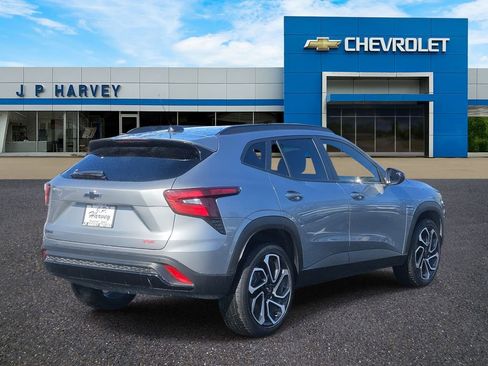 Used 2025 Chevrolet Trax RS w/ Sunroof Package image 4