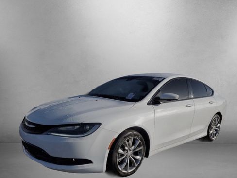 Used 2015 Chrysler 200 S FWD image 2