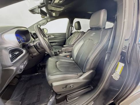 Used 2020 Chrysler Pacifica Touring-L w/ Advanced Safetytec Group AWD/4WD image 21
