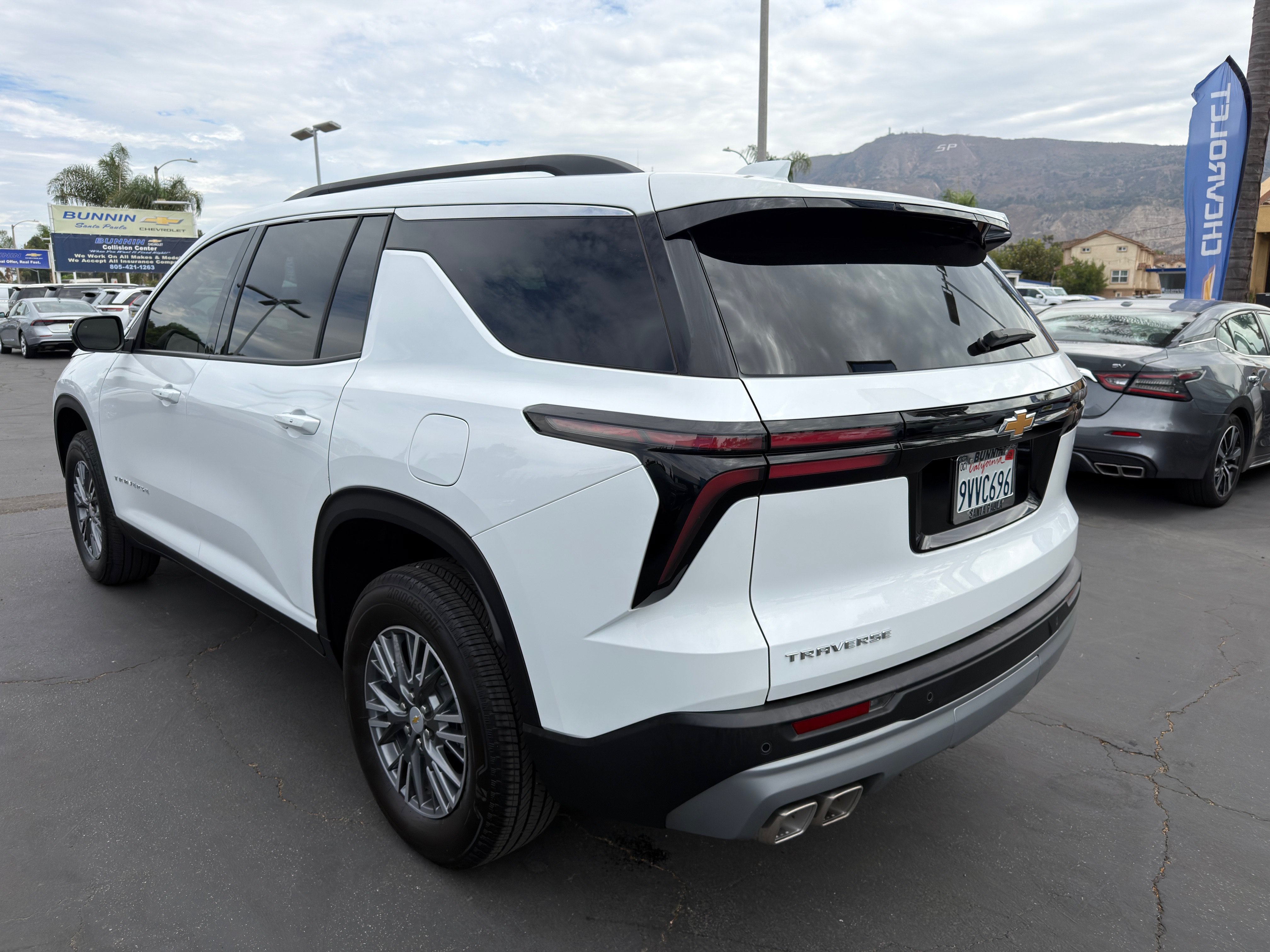 Used 2026 Chevrolet Traverse LT FWD image 6