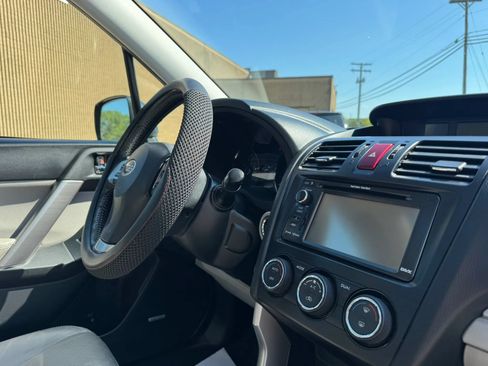 Used 2014 Subaru Forester 2.5i Touring AWD/4WD image 28