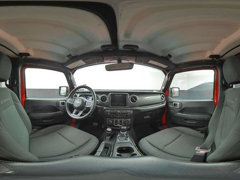 Used 2023 Jeep Wrangler Unlimited Sahara AWD/4WD image 26