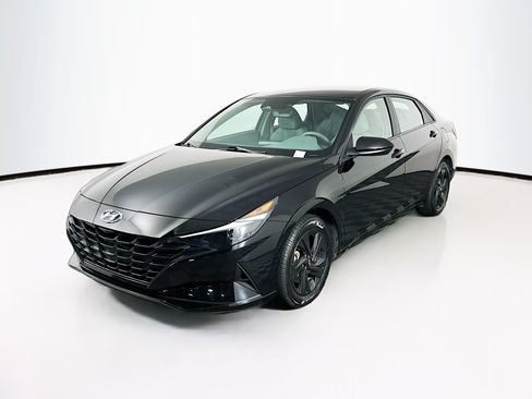 Used 2023 Hyundai Elantra SEL FWD image 3