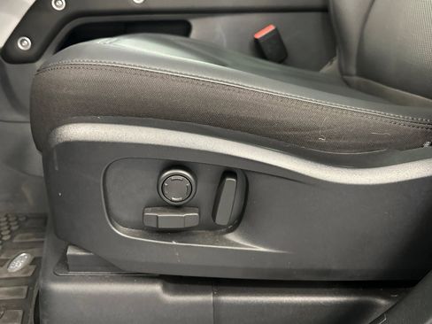 Used 2025 Land Rover Defender 110 S image 17