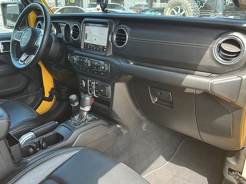 Used 2019 Jeep Wrangler Unlimited Sahara w/ Uconnect 4C Nav & Sound Group image 21