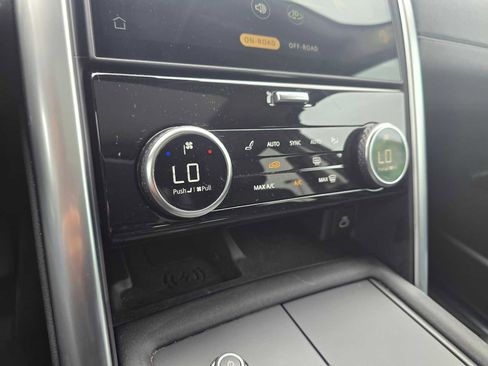 Certified 2024 Land Rover Discovery S image 30