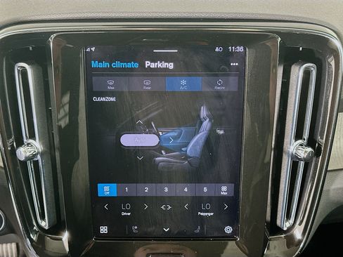 Used 2025 Volvo XC40 B5 Plus image 24