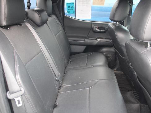 Used 2016 Toyota Tacoma TRD Off-Road w/ Premium & Technology Package image 5