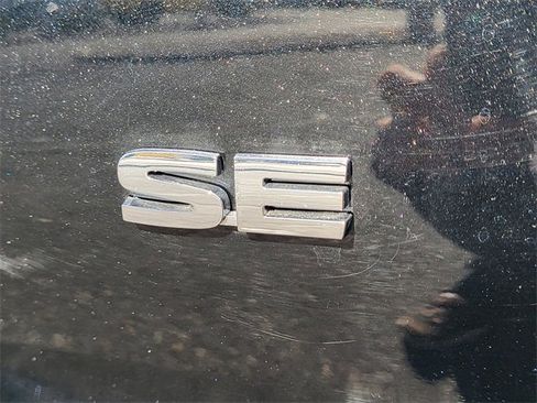 Used 2024 Mitsubishi Outlander SE image 8