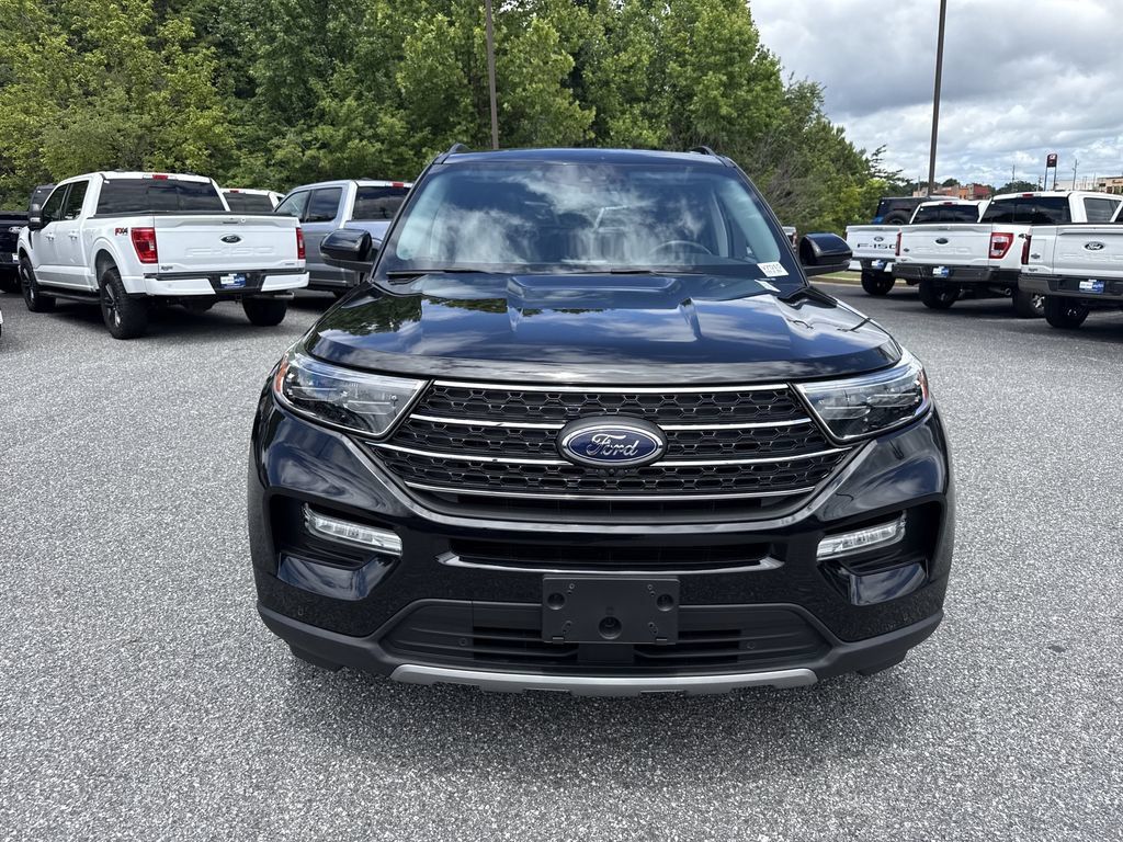 Used 2024 Ford Explorer XLT w/ Equipment Group 202A AWD/4WD image 2