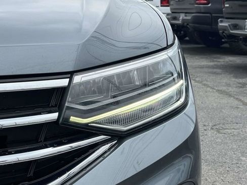 Used 2023 Volkswagen Tiguan SE FWD image 9
