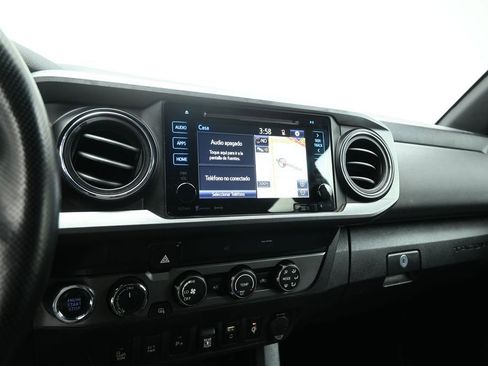 Used 2019 Toyota Tacoma TRD Off-Road w/ Technology Package AWD/4WD image 15