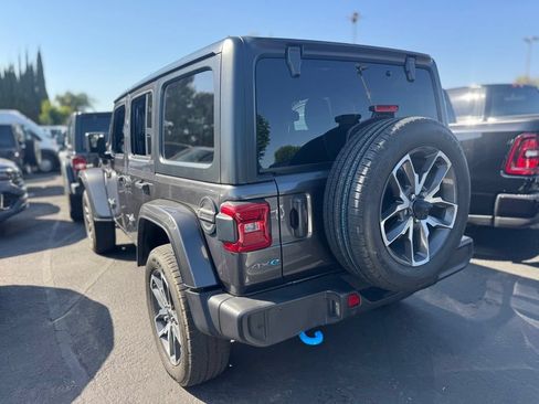 Used 2024 Jeep Wrangler Unlimited w/ Convenience Group AWD/4WD image 3