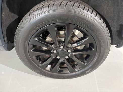 Used 2017 Jeep Grand Cherokee Altitude AWD/4WD image 7