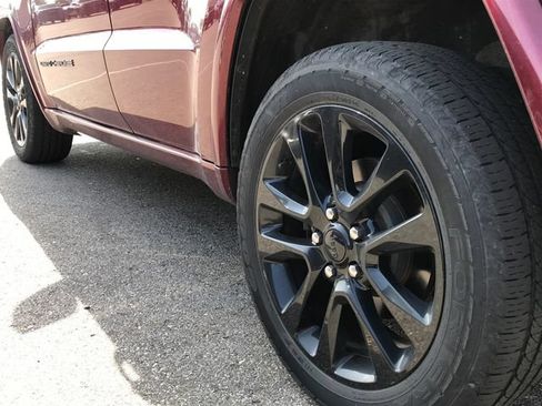 Used 2017 Jeep Grand Cherokee Altitude AWD/4WD image 13