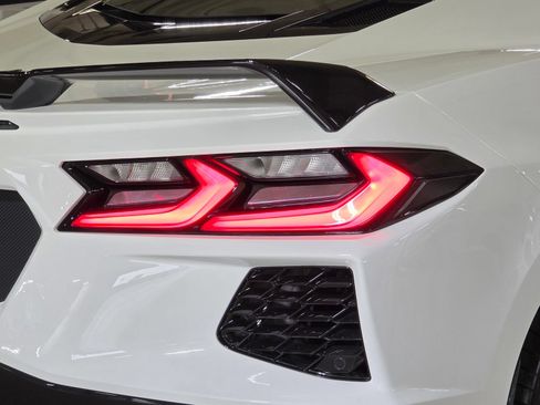 Used 2022 Chevrolet Corvette Stingray Premium Cpe w/ Z51 Performance Package RWD image 12